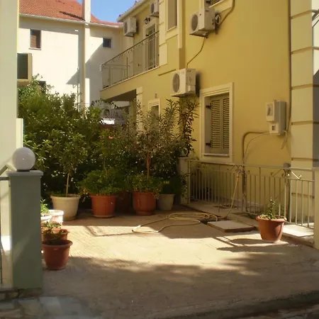 伊瓦格利亚公寓 Agia Efimia